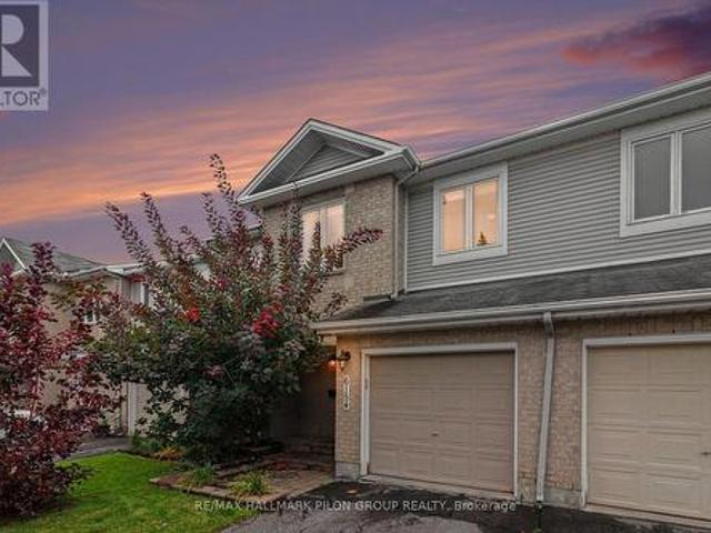 Townhouse for sale in Orléans Village - Châteauneuf, Ottawa