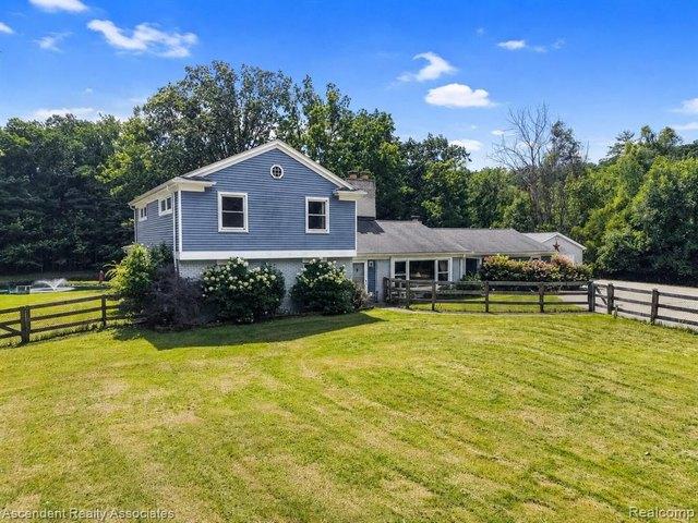House for sale in Rochester Hills, Michigan
