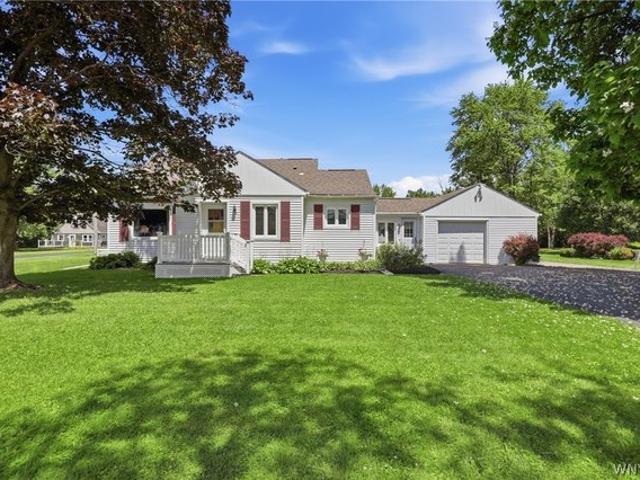House for sale in Bowmansville, New York