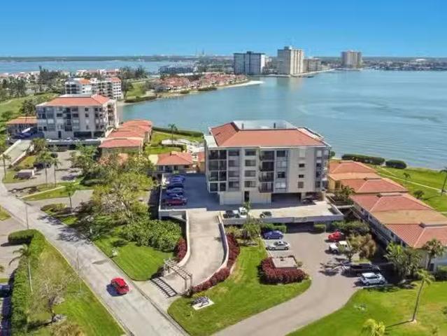 Condo for sale in Saint Petersburg Condo for sale in Saint Petersburg