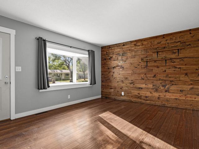 House for sale in Onalaska, La Crosse County