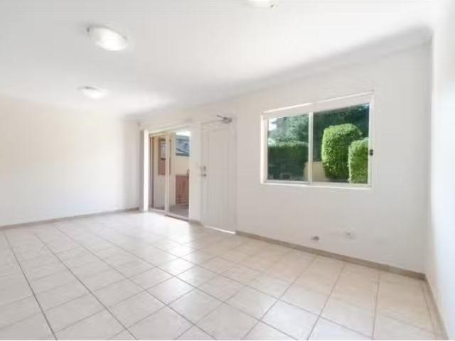 Condo for rent in Daceyville