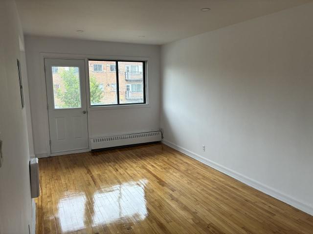 Apartment for rent in Cote-saint-luc, Quebec