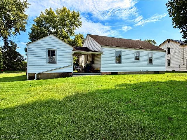 House for sale in Belpre, Washington County