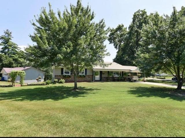 House for sale in Stone, Missouri