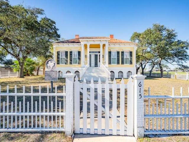 House for sale in Rockport