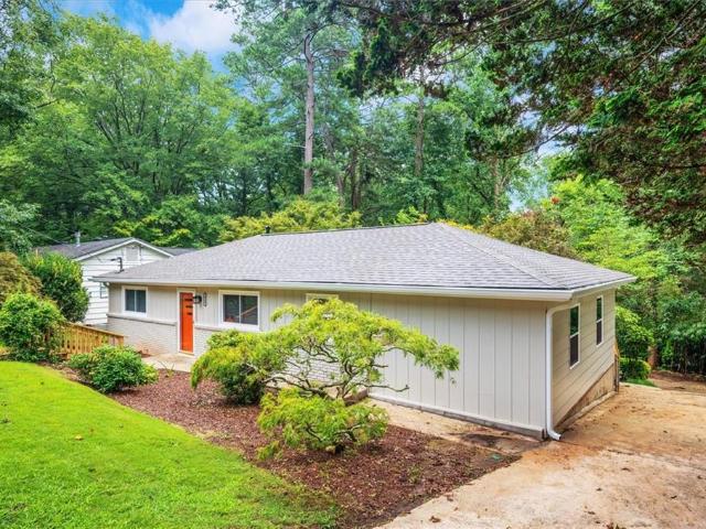House for sale in Pine Lake