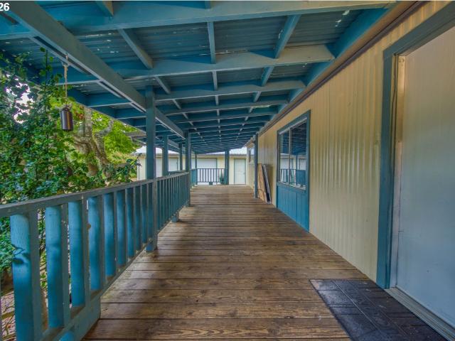 House for sale in Lakeside, Coos County