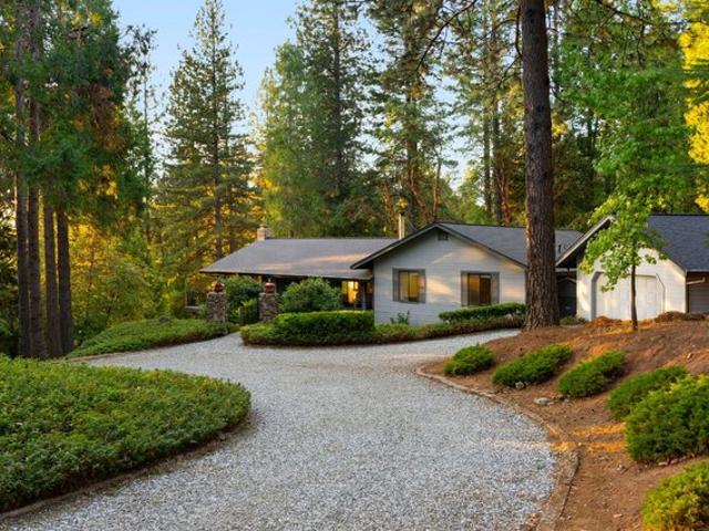 House for sale in Camino, California