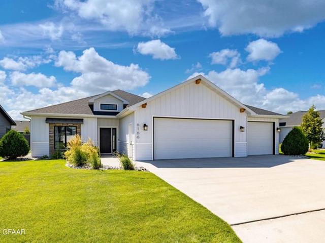 House for sale in Grand Forks, Grand Forks County