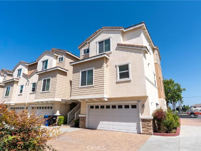 Townhouse for sale in Cypress, California