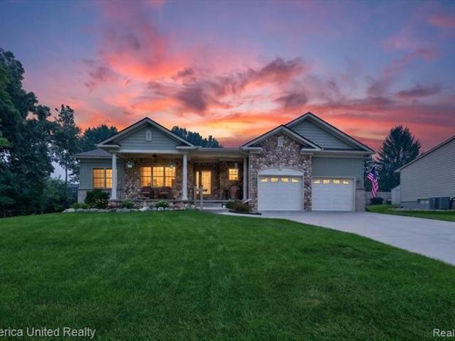 House for sale in Waterford, Michigan