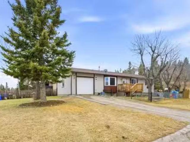 House for sale in Lousana, Alberta