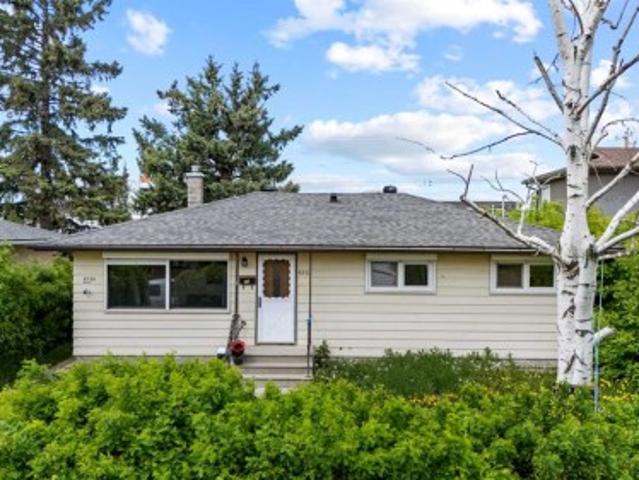 House for sale in Winston Heights/Mountview, Calgary