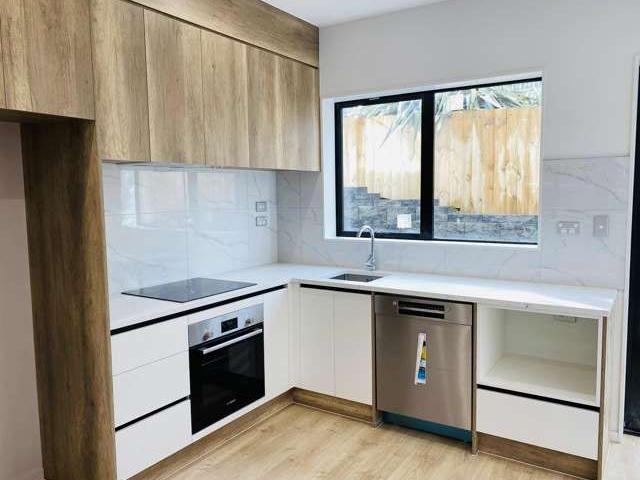 House for rent in Paremoremo