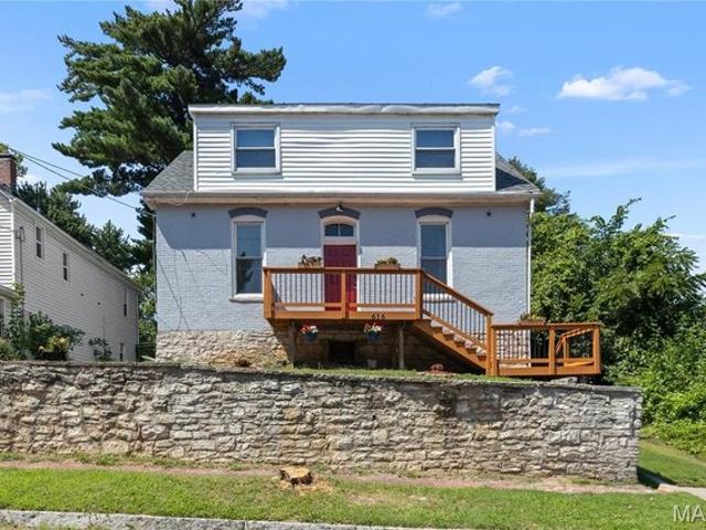 House for sale in Alton, Illinois