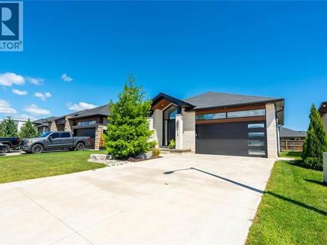 House for sale in Brights Grove, Ontario