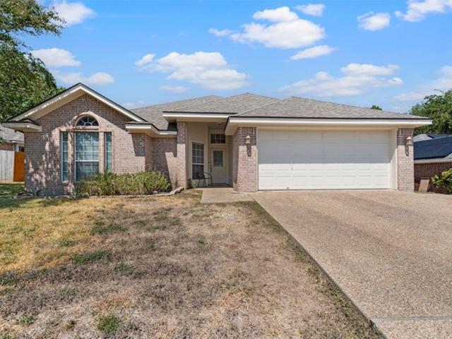 House for sale in Hewitt, Texas