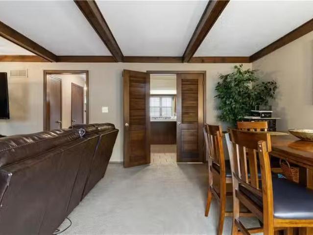 House for sale in Grandview