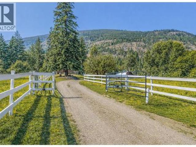 House for sale in Salmon Arm, British Columbia