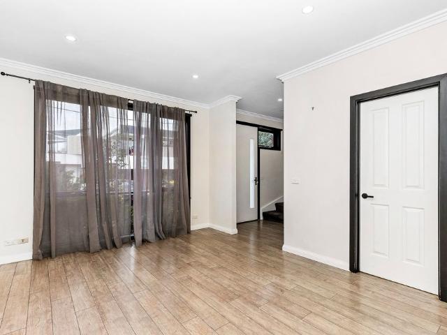 Townhouse for rent in Coburg North, Melbourne