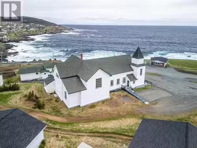 House for sale in Pouch Cove, Newfoundland And Labrador
