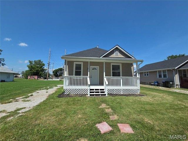 House for sale in Dupo, Illinois