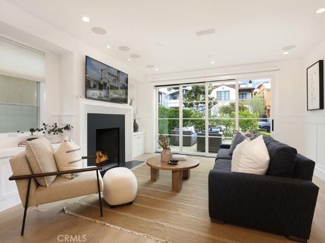 Condo for sale in Corona Del Mar, California
