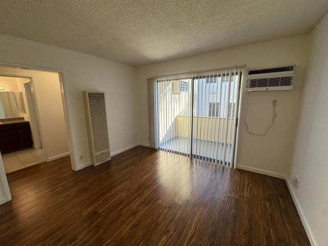 Apartment for rent in Canoga Park, California