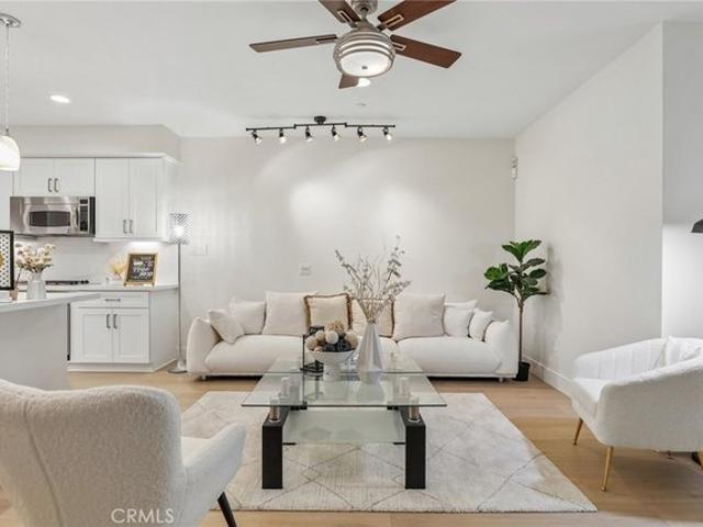Townhouse for sale in Irvine Business Complex, Irvine