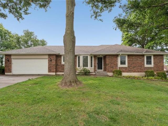 House for sale in Lakeview, Raymore