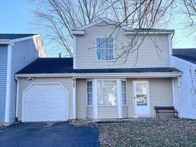 Townhouse for sale in Island Lake, Illinois