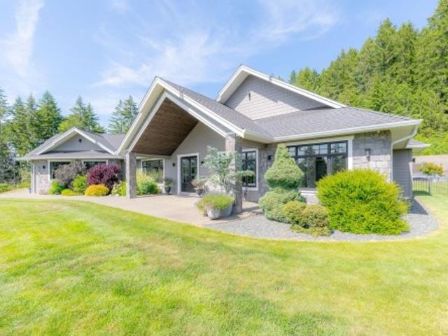 House for sale in Clayoquot, British Columbia