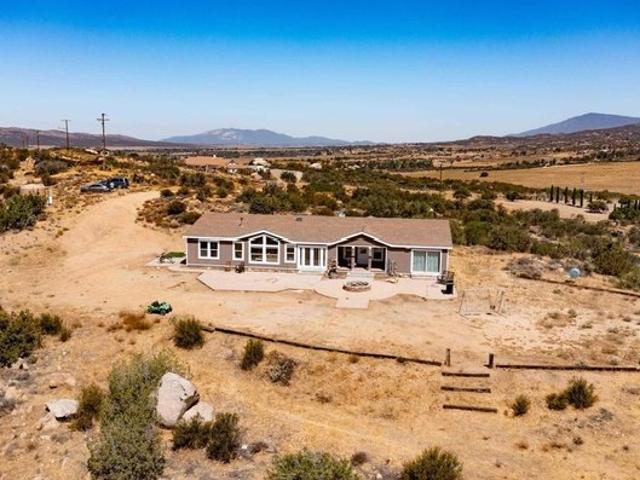 House for sale in Anza, California