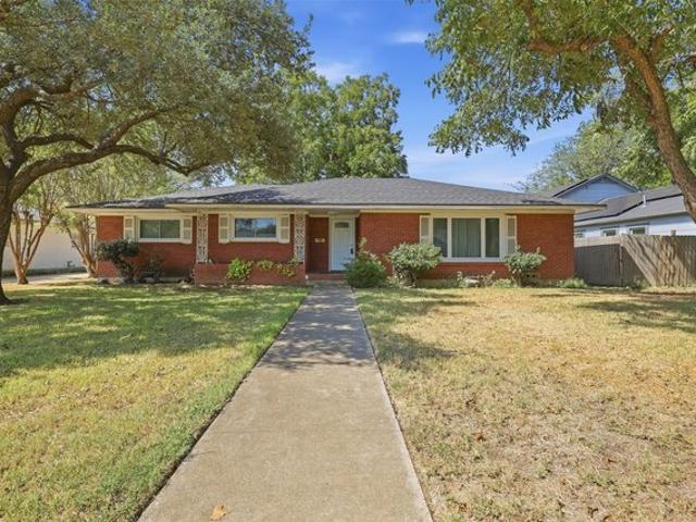House for sale in Bellevue Place, Cleburne