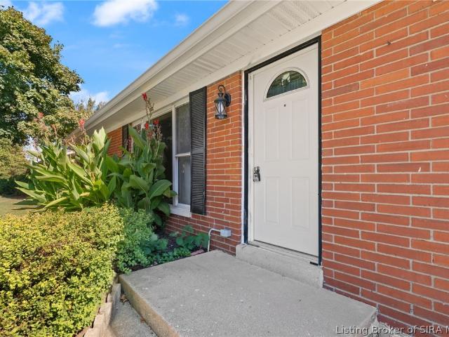 House for sale in Sellersburg, Clark County