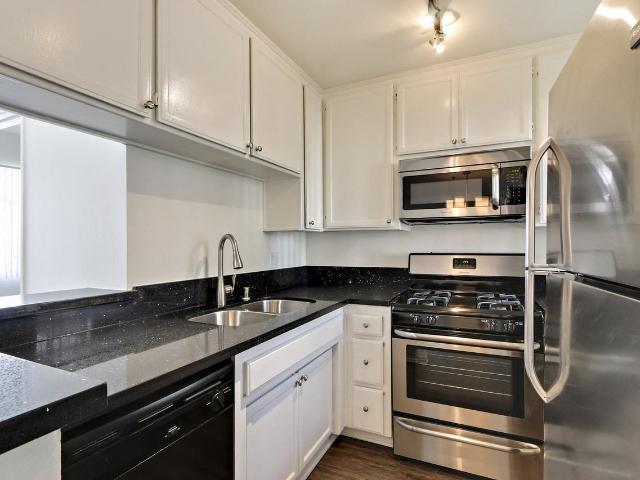 Apartment for rent in Canoga Park, California