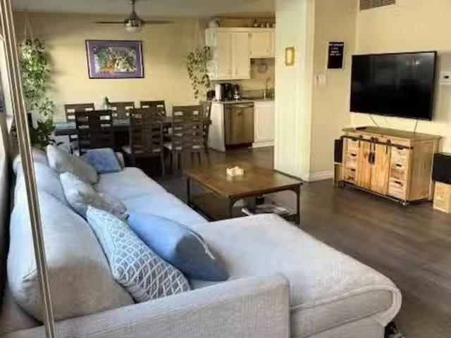 Condo for rent in North Hollywood, Tarzana Neighborhood Council District