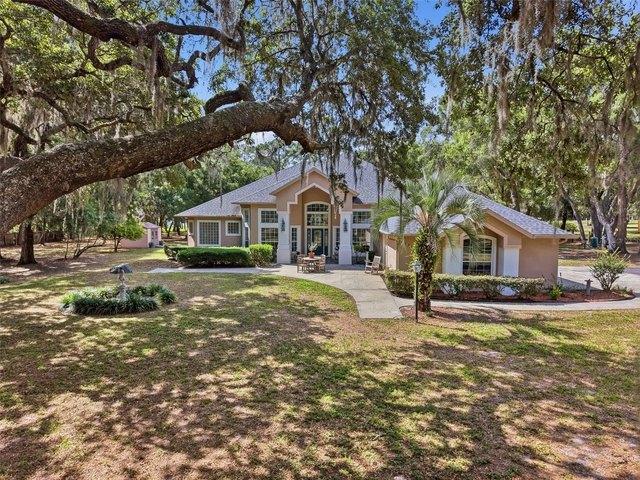 House for sale in De Leon Springs, Florida