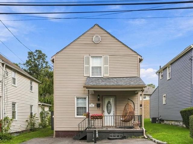House for sale in Bridgeville, Pennsylvania