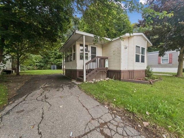 House for sale in South Lyon Woods Mobile Home Park, South Lyon