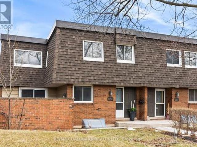 Townhouse for sale in Burlington, Ontario