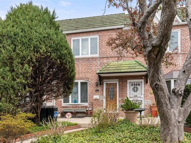 House for sale in Queens, Arverne