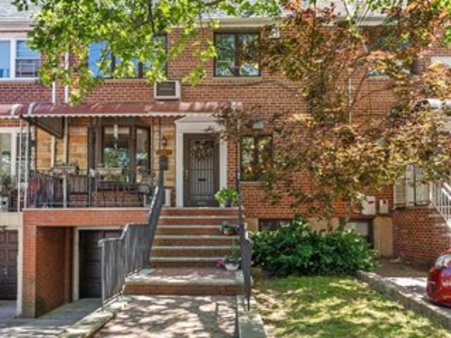 House for sale in Queens, Arverne