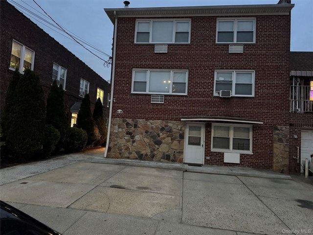House for sale in Queens, Arverne