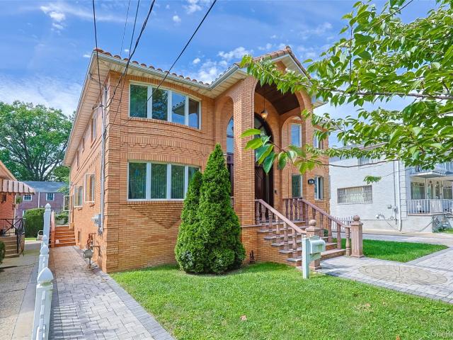 House for sale in Queens, Arverne