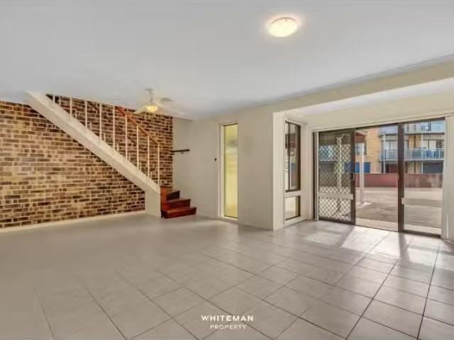 Condo for rent in Blue Bay, New South Wales