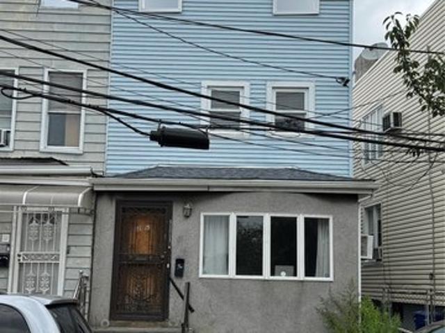 House for sale in Queens, Arverne