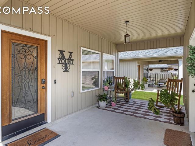 House for sale in Shalimar, Florida