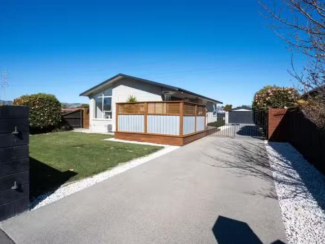 House for sale in Chaslands, Canterbury